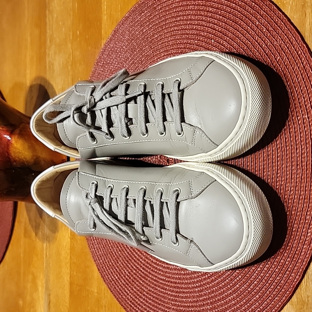 Common Projects sneaker. Size 10 - Picture 3 of 11